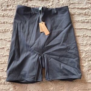 ✨SALE✨NWT SKIMS swim shorts
